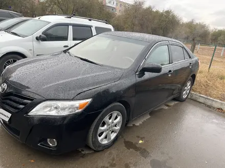 Toyota Camry 2011 года за 6 650 000 тг. в Актобе – фото 2