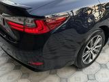 Lexus ES 300h 2016 года за 9 100 000 тг. в Атырау – фото 5