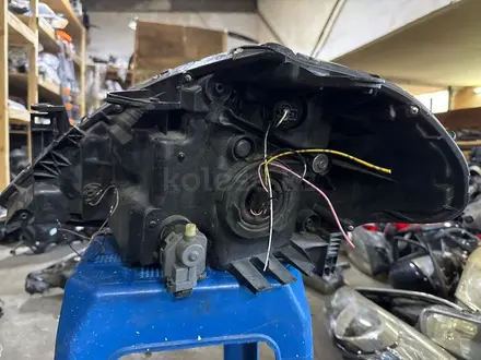 Фара ксеноновая Nissan Tiida C11 перед. правая\левая (б/у) за 35 000 тг. в Караганда – фото 6
