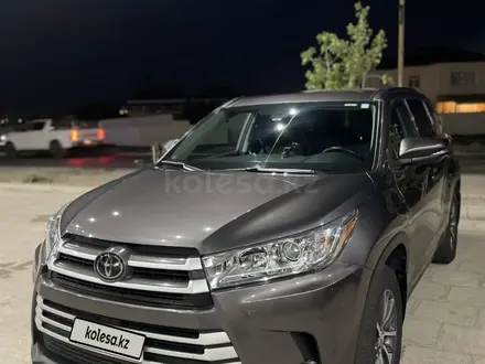 Toyota Highlander 2018 года за 12 700 000 тг. в Жанаозен