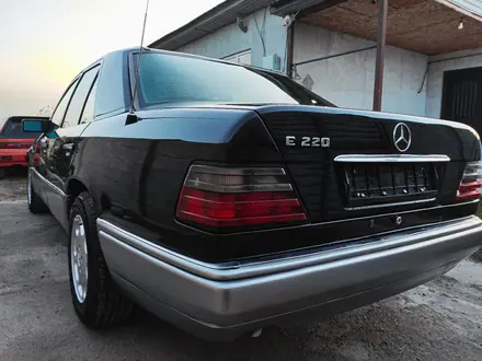 Mercedes-Benz E 220 1994 года за 1 900 000 тг. в Алматы – фото 4