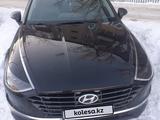 Hyundai Sonata 2022 годаfor11 100 000 тг. в Караганда – фото 2