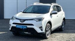 Toyota RAV4 2017 года за 10 380 000 тг. в Астана