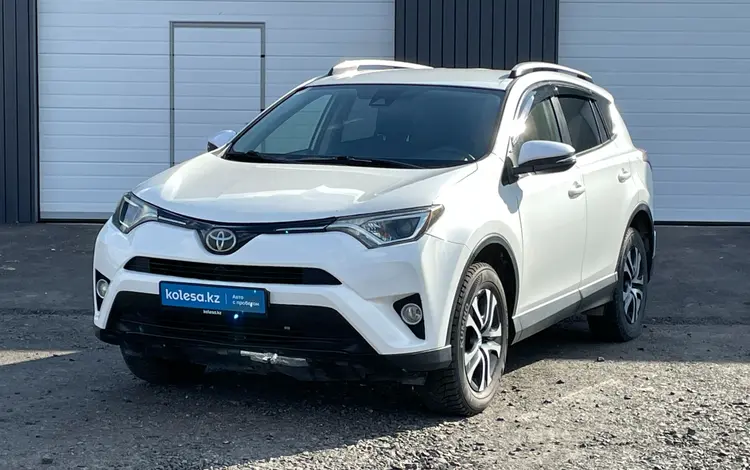 Toyota RAV4 2017 года за 10 380 000 тг. в Астана