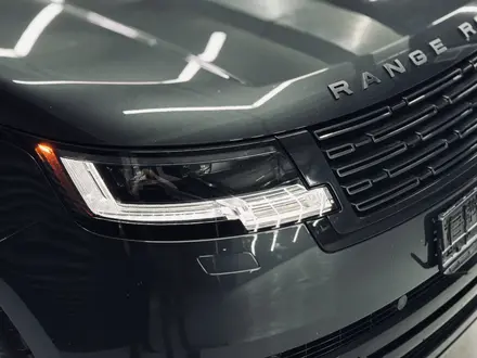 Land Rover Range Rover 2023 года за 67 900 000 тг. в Алматы – фото 4