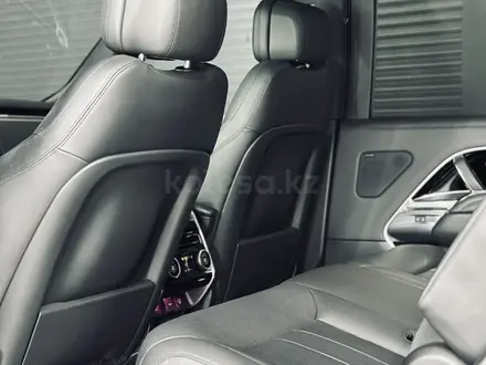 Land Rover Range Rover 2023 года за 67 900 000 тг. в Алматы – фото 19
