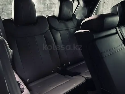 Land Rover Range Rover 2023 года за 67 900 000 тг. в Алматы – фото 22