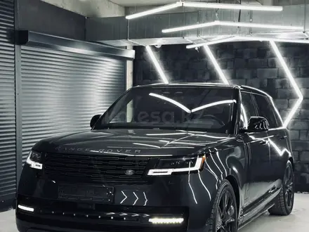 Land Rover Range Rover 2023 года за 67 900 000 тг. в Алматы – фото 3