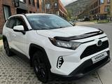Toyota RAV4 2021 года за 14 750 000 тг. в Алматы