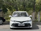 Toyota Camry 2019 года за 11 500 000 тг. в Павлодар – фото 2