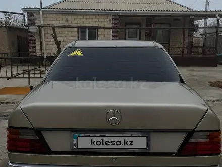 Mercedes-Benz E 260 1993 года за 1 500 000 тг. в Жетысай – фото 2