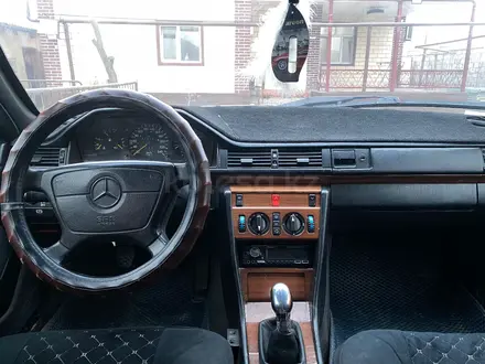 Mercedes-Benz E 260 1993 года за 1 500 000 тг. в Жетысай – фото 11