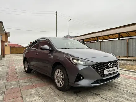 Hyundai Accent 2021 года за 8 200 000 тг. в Атырау – фото 2