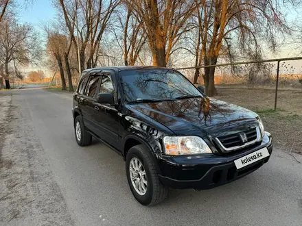 Honda CR-V 1998 года за 3 600 000 тг. в Алматы – фото 2