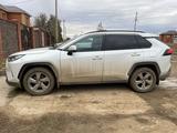 Toyota RAV4 2019 годаfor15 000 000 тг. в Актобе – фото 2