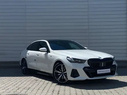 BMW 530 2025 года за 42 450 000 тг. в Астана – фото 2