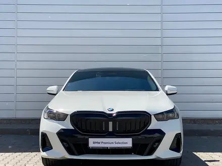 BMW 530 2025 года за 42 450 000 тг. в Астана – фото 3