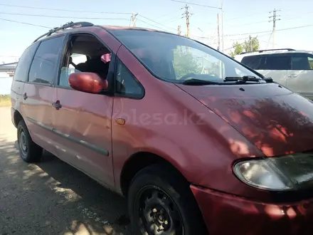 Volkswagen Sharan 1997 года за 850 000 тг. в Хромтау – фото 2