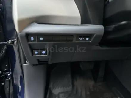Toyota Sienna 2021 года за 21 000 000 тг. в Алматы – фото 10