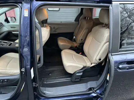 Toyota Sienna 2021 года за 21 000 000 тг. в Алматы – фото 11