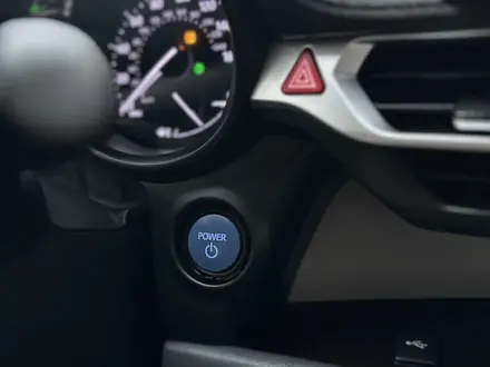 Toyota Sienna 2021 года за 21 000 000 тг. в Алматы – фото 21