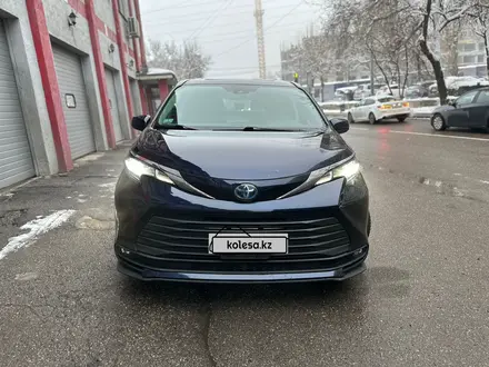 Toyota Sienna 2021 года за 21 000 000 тг. в Алматы – фото 2