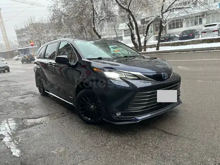 Toyota Sienna 2021 года за 21 000 000 тг. в Алматы