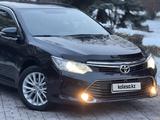 Toyota Camry 2015 года за 11 800 000 тг. в Алматы – фото 3