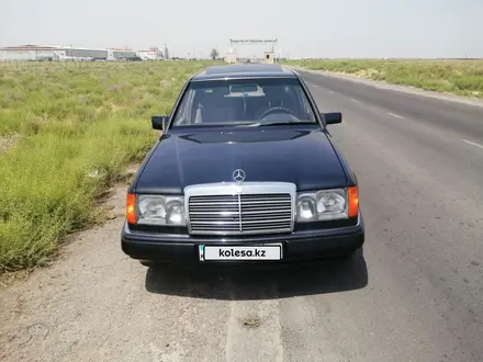 Mercedes-Benz E 200 1992 года за 2 500 000 тг. в Шымкент