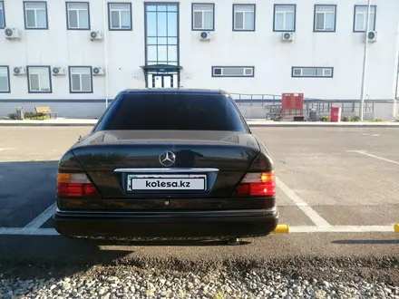 Mercedes-Benz E 200 1992 года за 2 500 000 тг. в Шымкент – фото 7