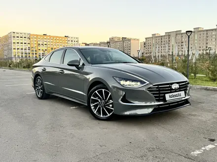 Hyundai Sonata 2023 года за 13 700 000 тг. в Астана