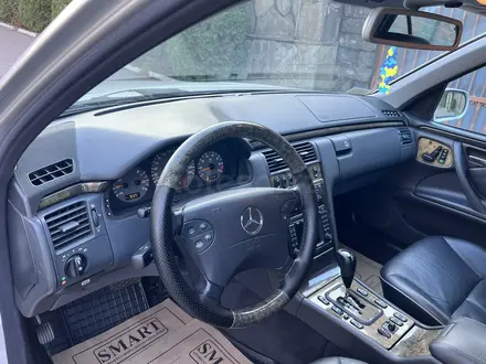 Mercedes-Benz E 320 2001 года за 7 700 000 тг. в Алматы – фото 14