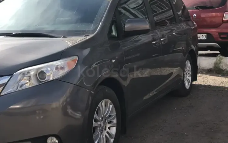 Авто шторки Toyota Sienna за 12 000 тг. в Астана