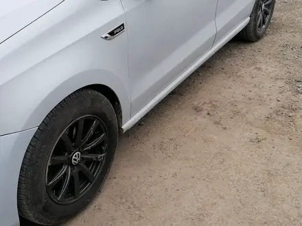 Volkswagen Polo 2018 года за 4 500 000 тг. в Уральск – фото 2