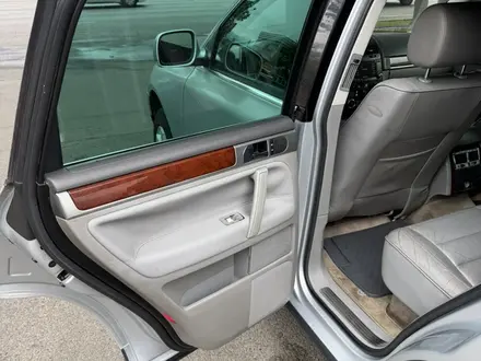 Volkswagen Touareg 2004 года за 4 000 000 тг. в Алматы – фото 12