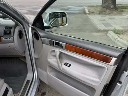 Volkswagen Touareg 2004 года за 4 000 000 тг. в Алматы – фото 16