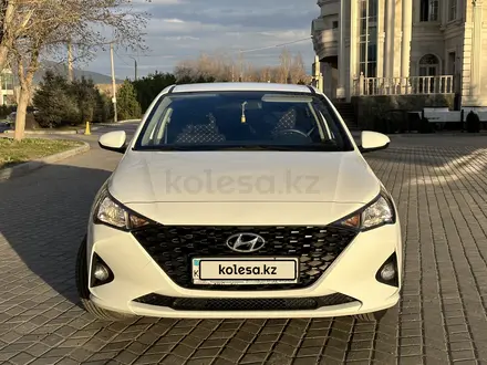 Hyundai Accent 2021 года за 7 800 000 тг. в Усть-Каменогорск – фото 2