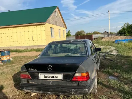 Mercedes-Benz E 230 1988 года за 850 000 тг. в Караганда – фото 3