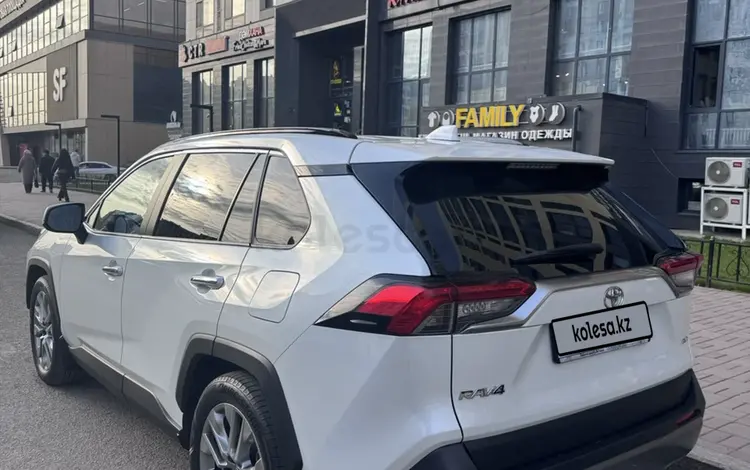 Toyota RAV4 2021 года за 19 500 000 тг. в Астана