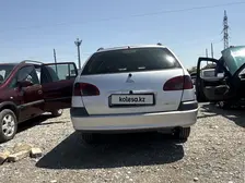 Toyota Avensis, 1999