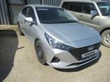 Hyundai Accent 2022 года за 8 780 000 тг. в Актобе – фото 2