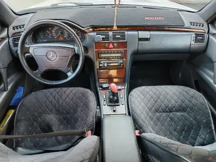 Mercedes-Benz E 230 1996 года за 2 900 000 тг. в Кокшетау – фото 23