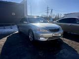 Toyota Camry 2002 годаүшін4 900 000 тг. в Актобе – фото 2