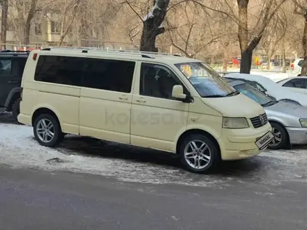 Volkswagen Caravelle 2009 года за 7 000 000 тг. в Алматы