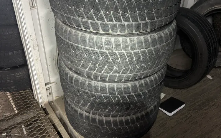 Bridgestone Blizzak DM-V2 285/50R20 112T за 60 000 тг. в Алматы