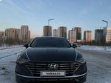 Hyundai Sonata 2021 года за 13 700 000 тг. в Астана – фото 2