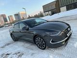 Hyundai Sonata 2021 года за 13 200 000 тг. в Астана – фото 2