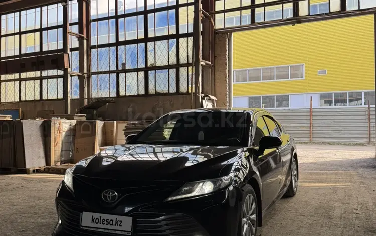 Toyota Camry 2019 года за 10 900 000 тг. в Астана