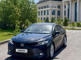 Toyota Camry 2019 года за 10 900 000 тг. в Астана – фото 2