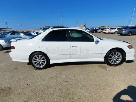 Toyota Camry 1998 года за 3 300 000 тг. в Актау – фото 16